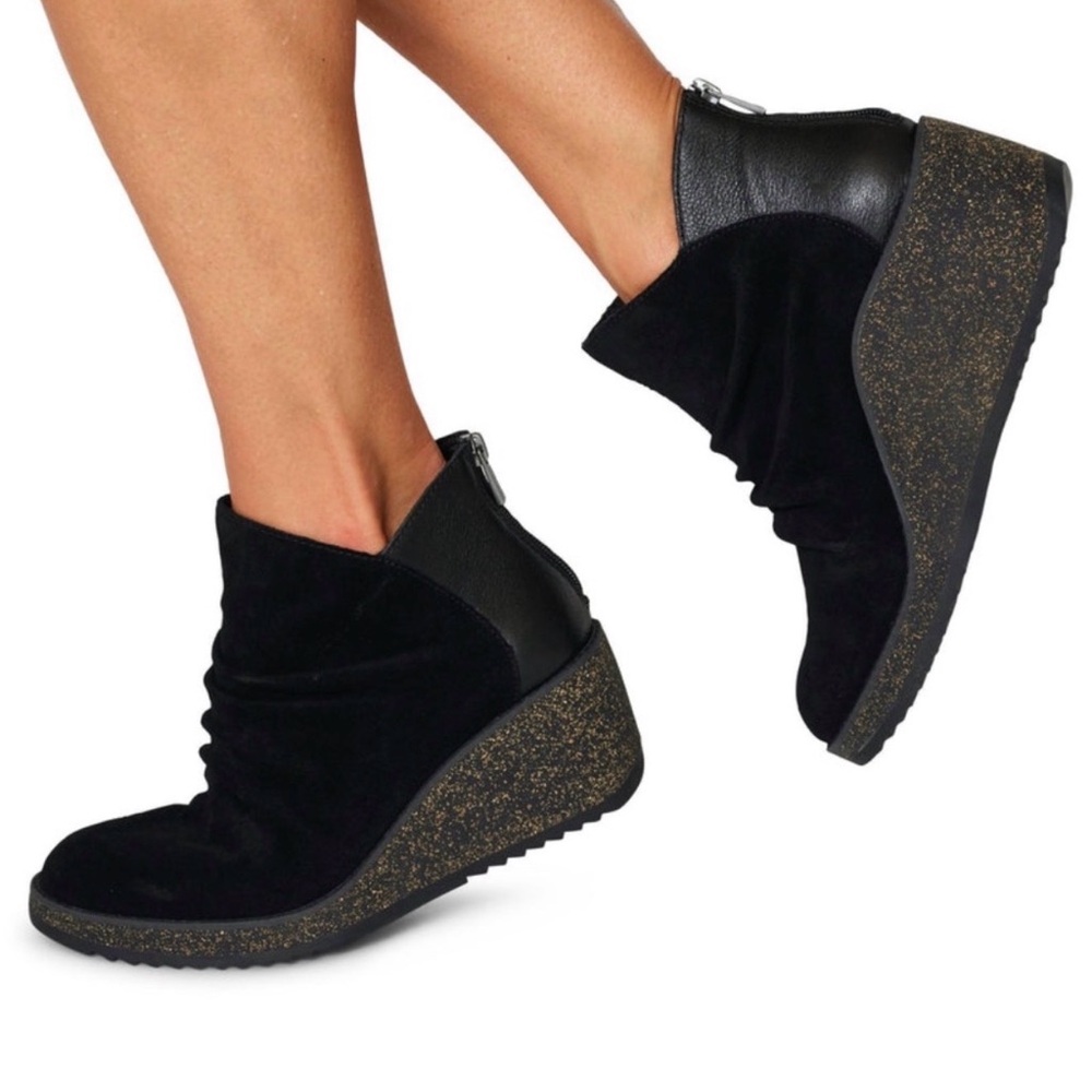 Aetrex Kara Black Suede Wedge Zip Ankle Boot - Size 6-6.5